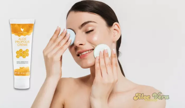 Aloe Propolis Crème utilisée pour purifier la peau et améliorer l’apparence des imperfections du visage.