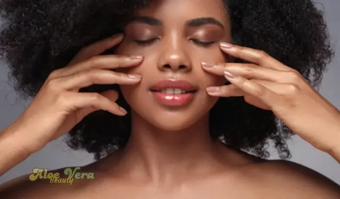 Application de l’Aloe Propolis Crème pour hydrater, apaiser et protéger la peau au quotidien.