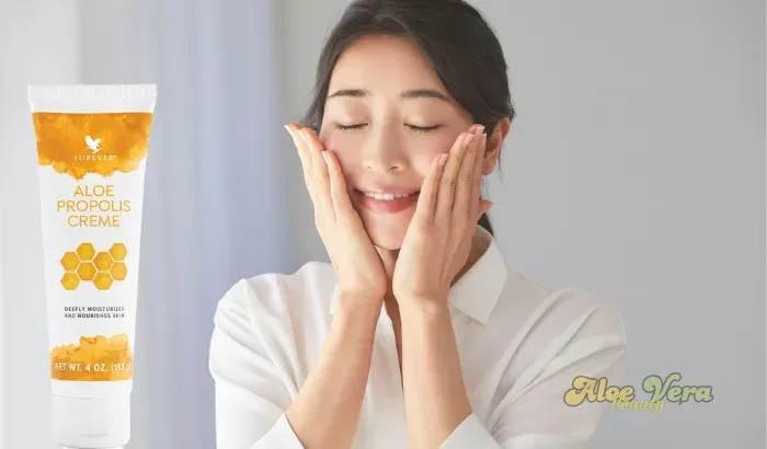 Application de l’Aloe Propolis Crème pour nourrir la peau et offrir une protection naturelle sur toutes les zones du corps.