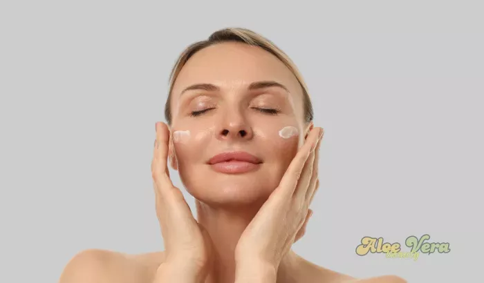 Avant et après l’utilisation d’Awakening Eye Cream montrant un regard plus jeune, lisse et réveillé