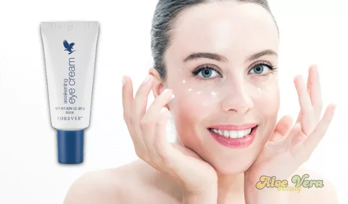 Gestes corrects pour appliquer Awakening Eye Cream et obtenir un effet liftant immédiat sur le contour des yeux